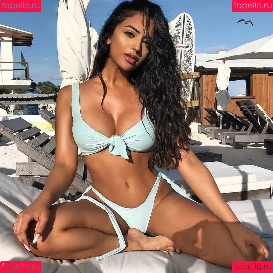 Aneeqa Farid Onlyfans Photo Gallery 