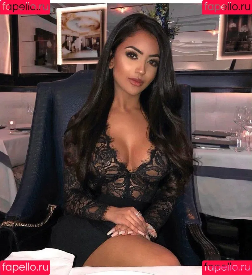 Aneeqa Farid Onlyfans Photo Gallery 