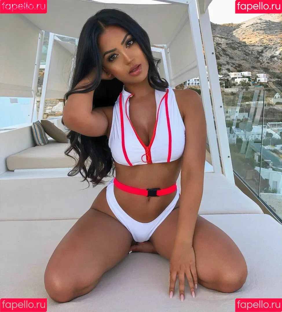 Aneeqa Farid Onlyfans Photo Gallery 