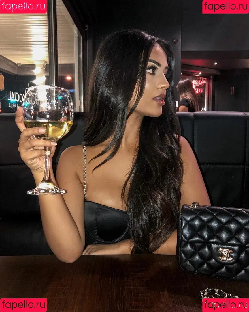 Aneeqa Farid Onlyfans Photo Gallery 
