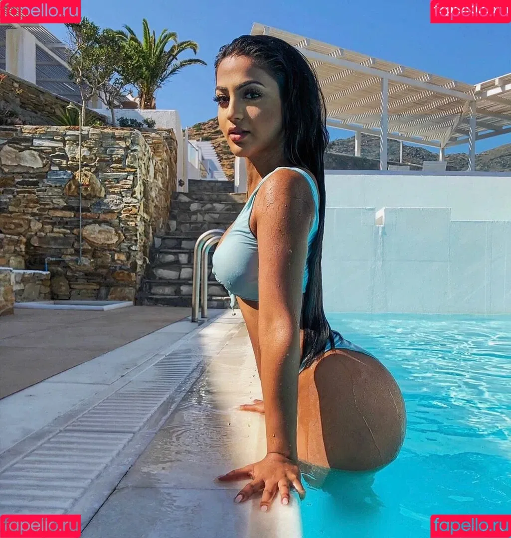 Aneeqa Farid Onlyfans Photo Gallery 
