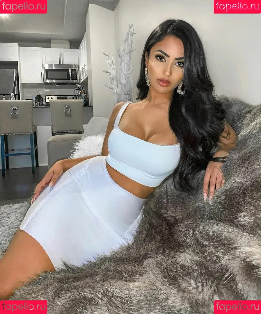 Aneeqa Farid Onlyfans Photo Gallery 