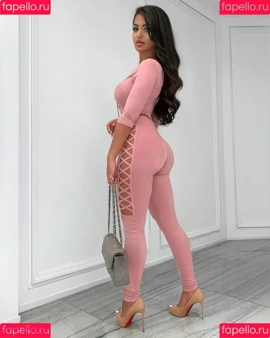 Aneeqa Farid Onlyfans Photo Gallery 