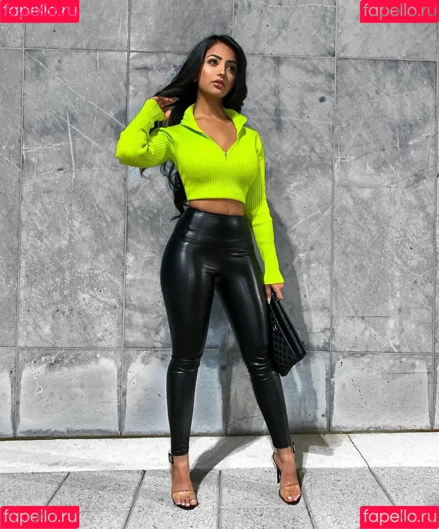 Aneeqa Farid Onlyfans Photo Gallery 