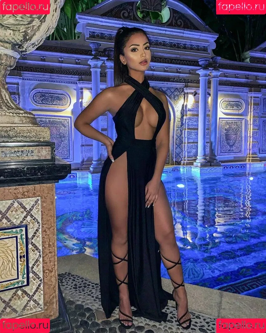 Aneeqa Farid Onlyfans Photo Gallery 