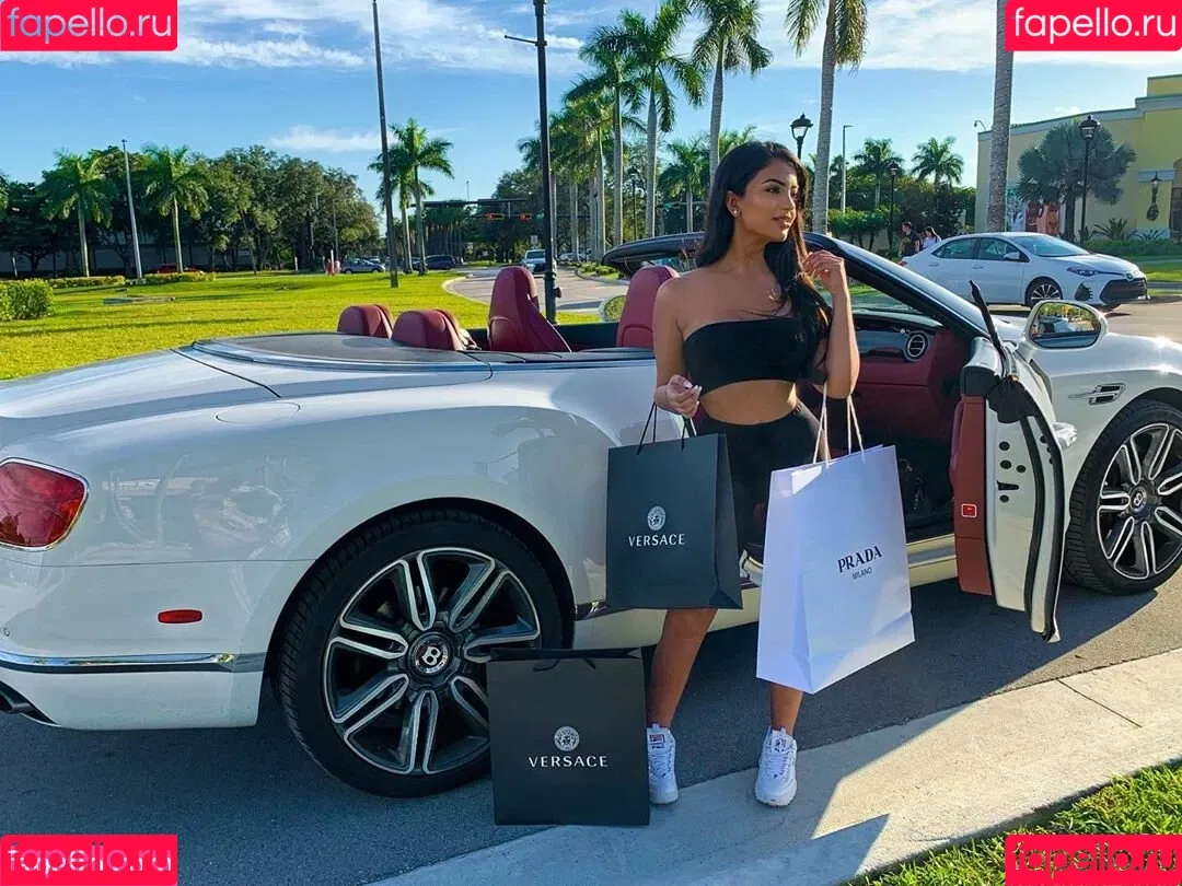 Aneeqa Farid Onlyfans Photo Gallery 