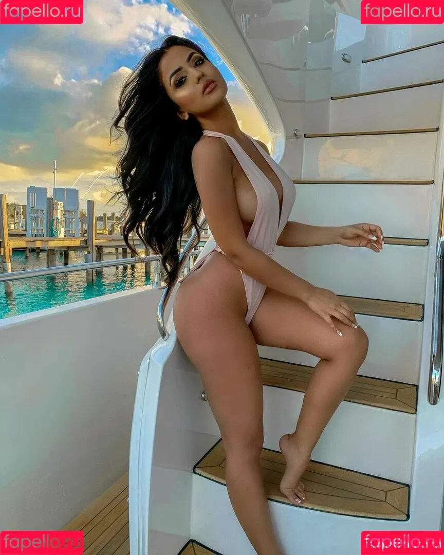 Aneeqa Farid Onlyfans Photo Gallery 