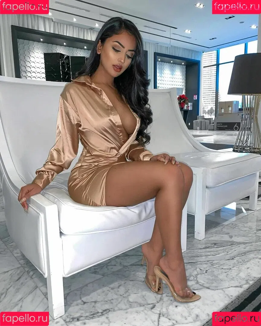 Aneeqa Farid Onlyfans Photo Gallery 