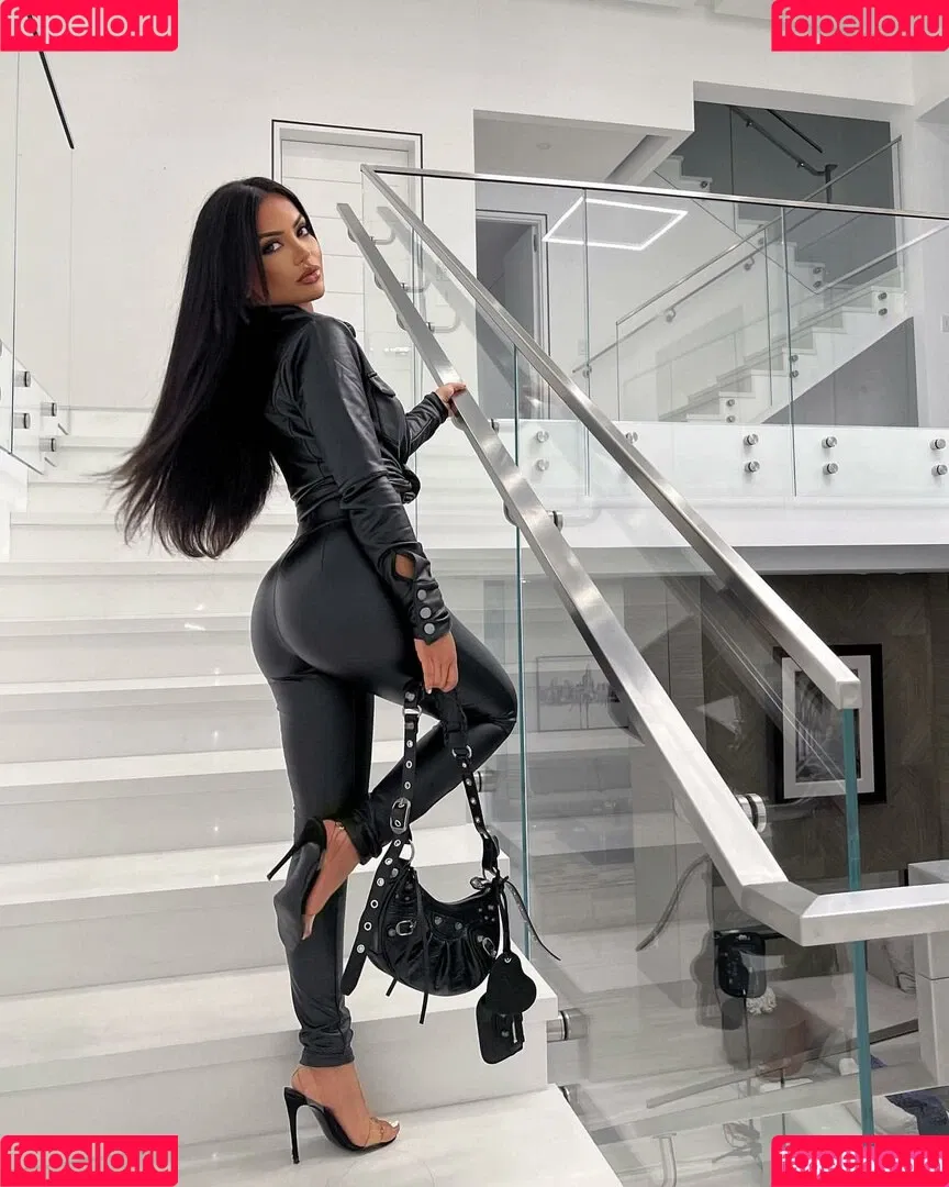 Aneeqa Farid Onlyfans Photo Gallery 