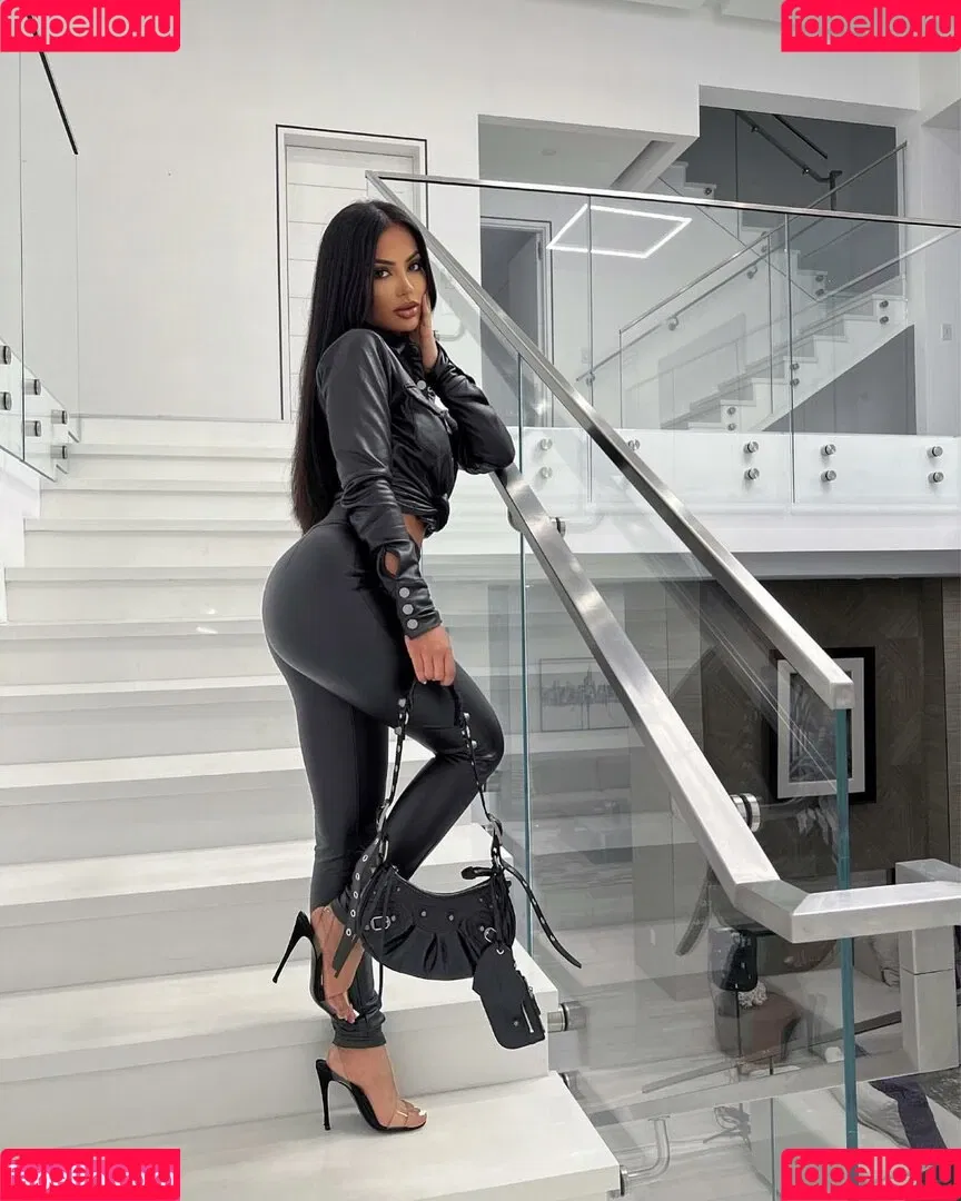 Aneeqa Farid Onlyfans Photo Gallery 