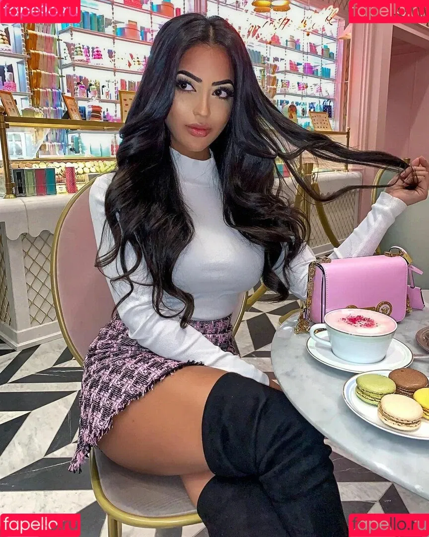 Aneeqa Farid Onlyfans Photo Gallery 