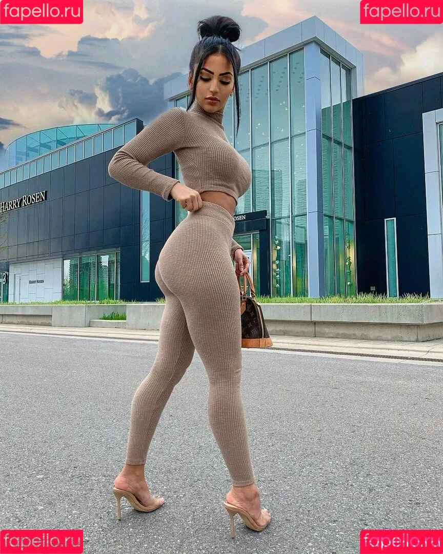 Aneeqa Farid Onlyfans Photo Gallery 