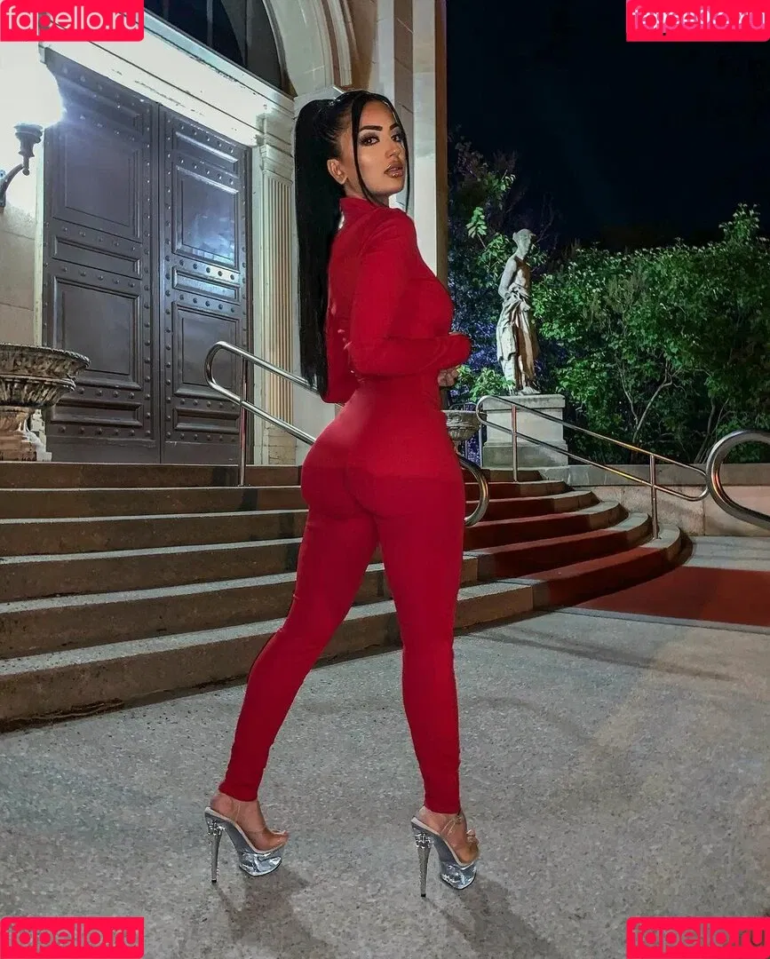 Aneeqa Farid Onlyfans Photo Gallery 