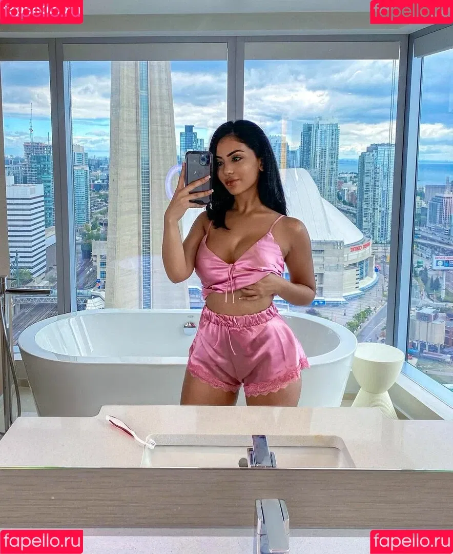 Aneeqa Farid Onlyfans Photo Gallery 