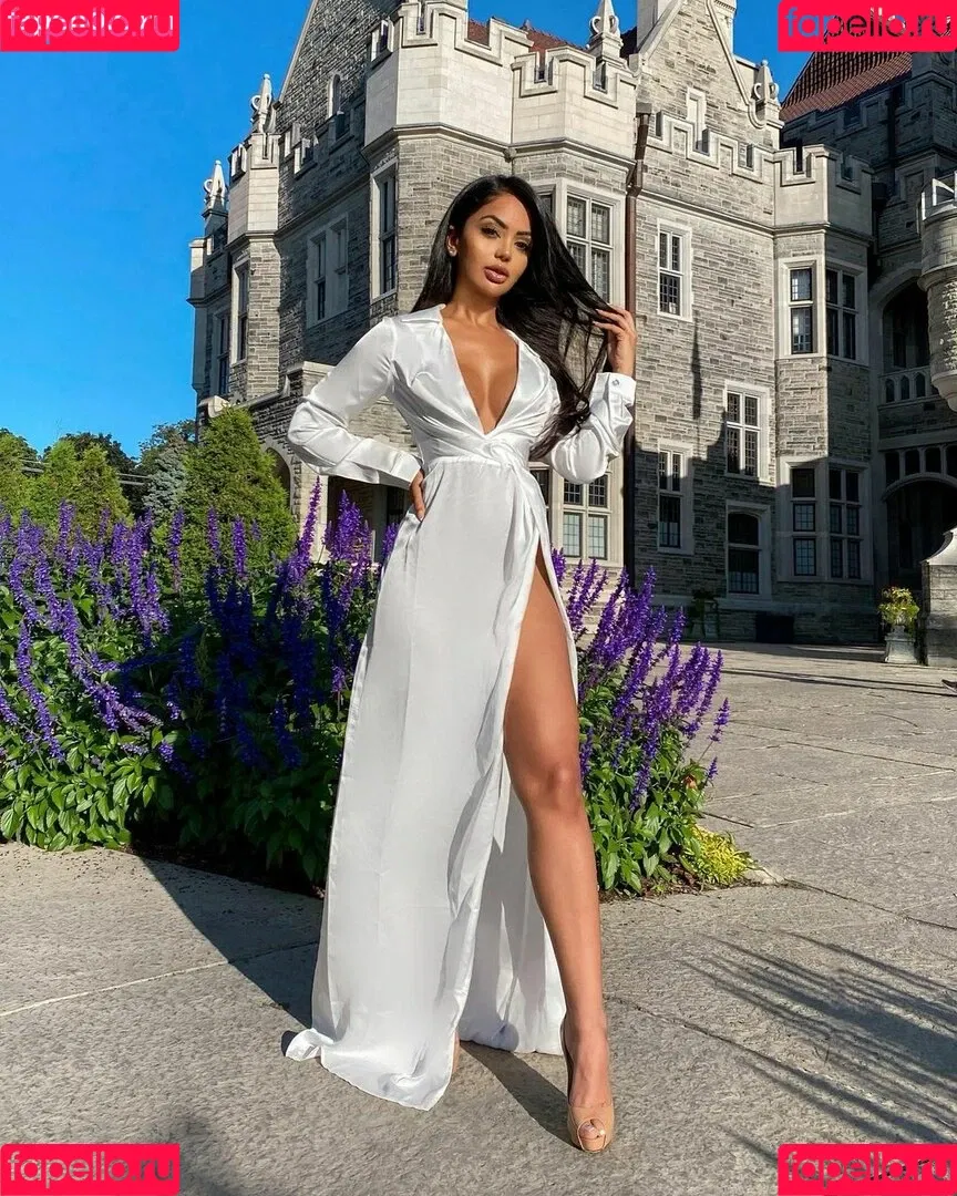 Aneeqa Farid Onlyfans Photo Gallery 