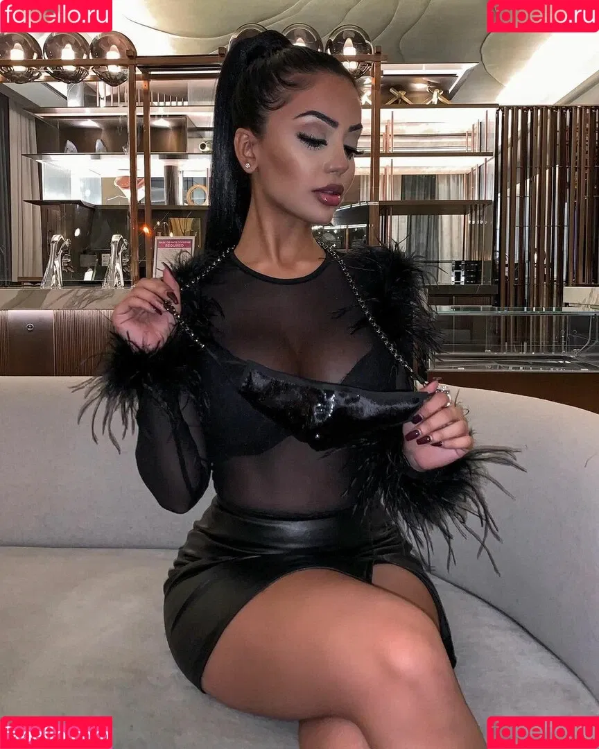 Aneeqa Farid Onlyfans Photo Gallery 