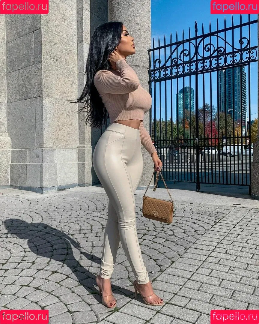 Aneeqa Farid Onlyfans Photo Gallery 