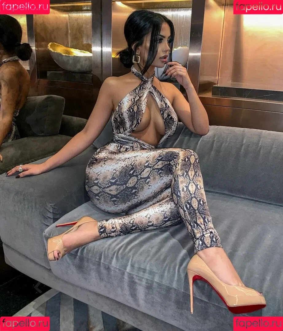Aneeqa Farid Onlyfans Photo Gallery 