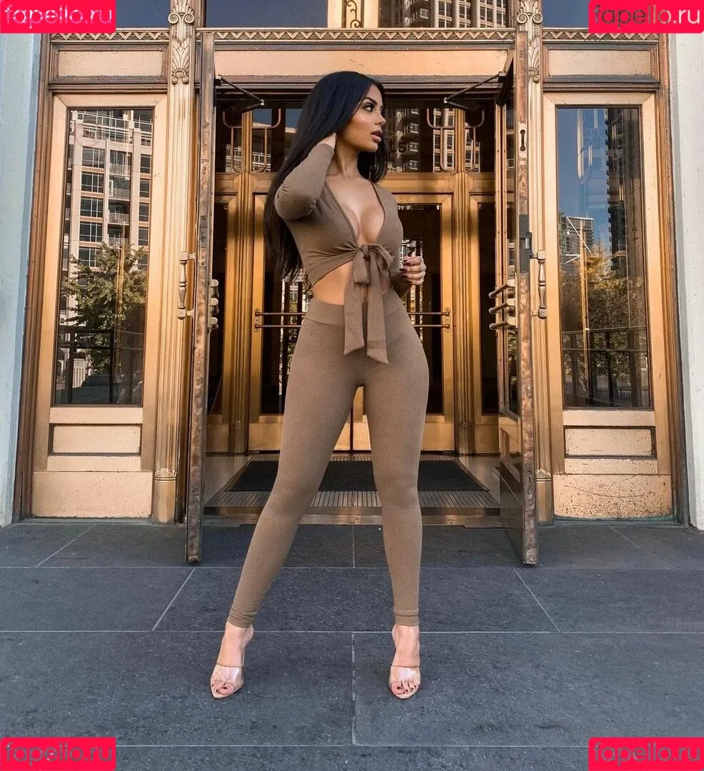 Aneeqa Farid Onlyfans Photo Gallery 