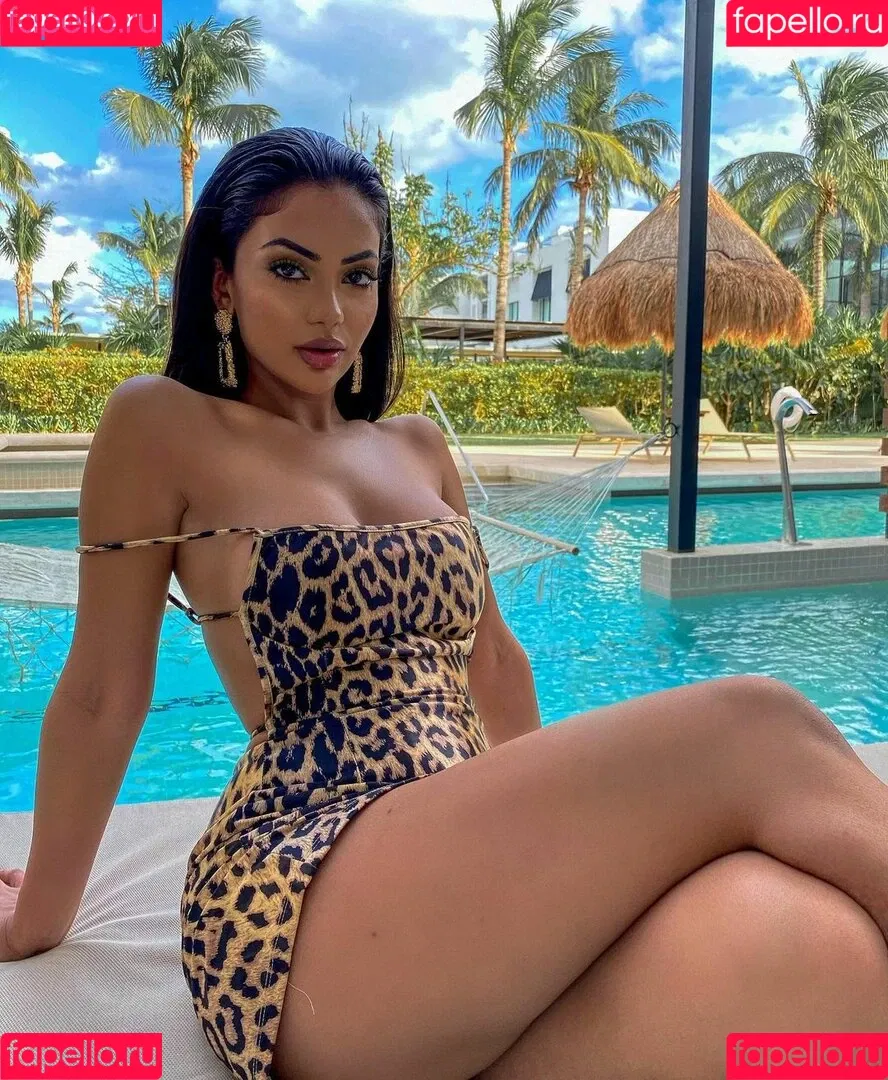 Aneeqa Farid Onlyfans Photo Gallery 