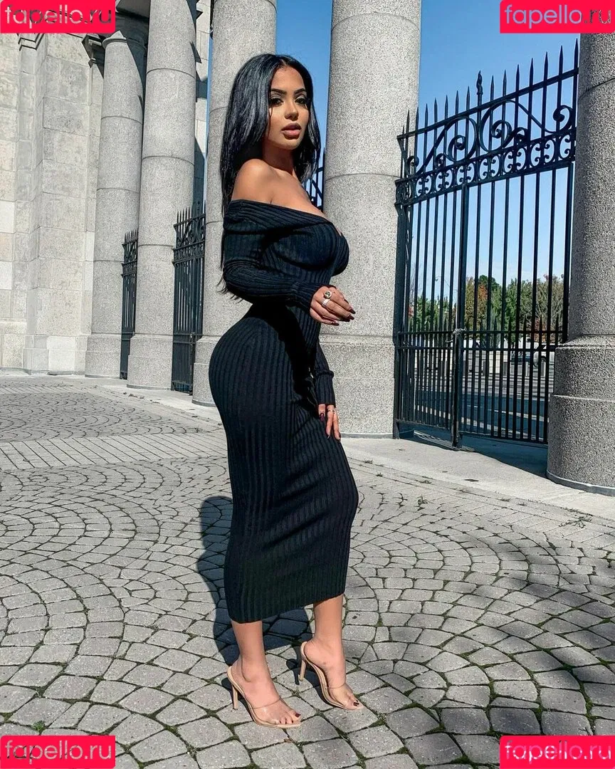 Aneeqa Farid Onlyfans Photo Gallery 
