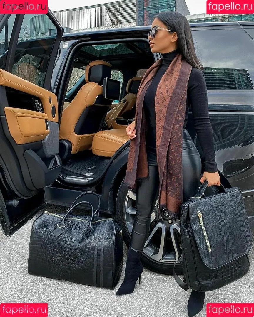 Aneeqa Farid Onlyfans Photo Gallery 