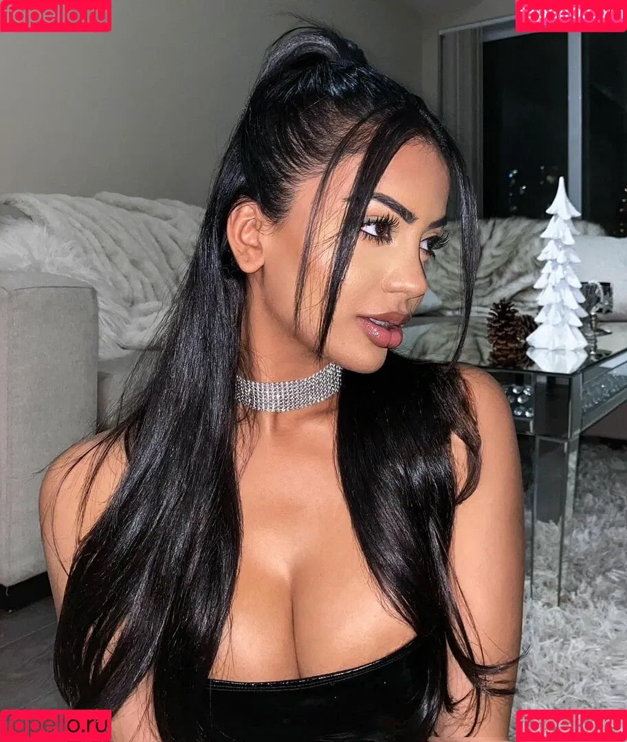 Aneeqa Farid Onlyfans Photo Gallery 