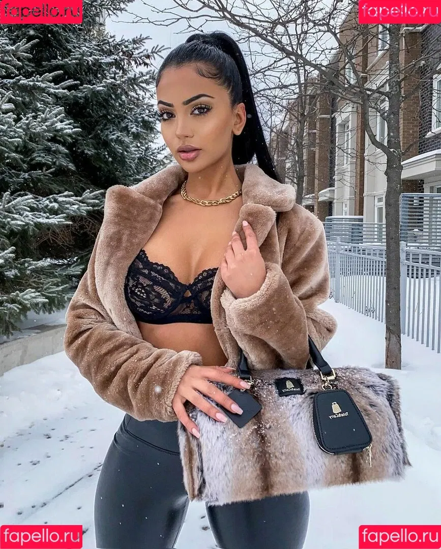 Aneeqa Farid Onlyfans Photo Gallery 