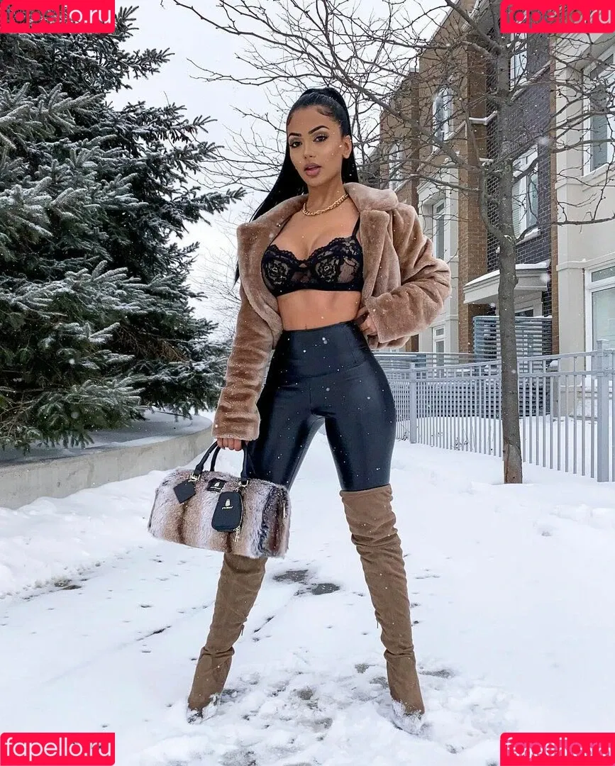 Aneeqa Farid Onlyfans Photo Gallery 