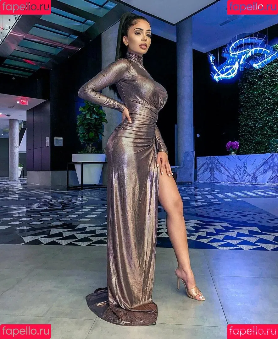 Aneeqa Farid Onlyfans Photo Gallery 