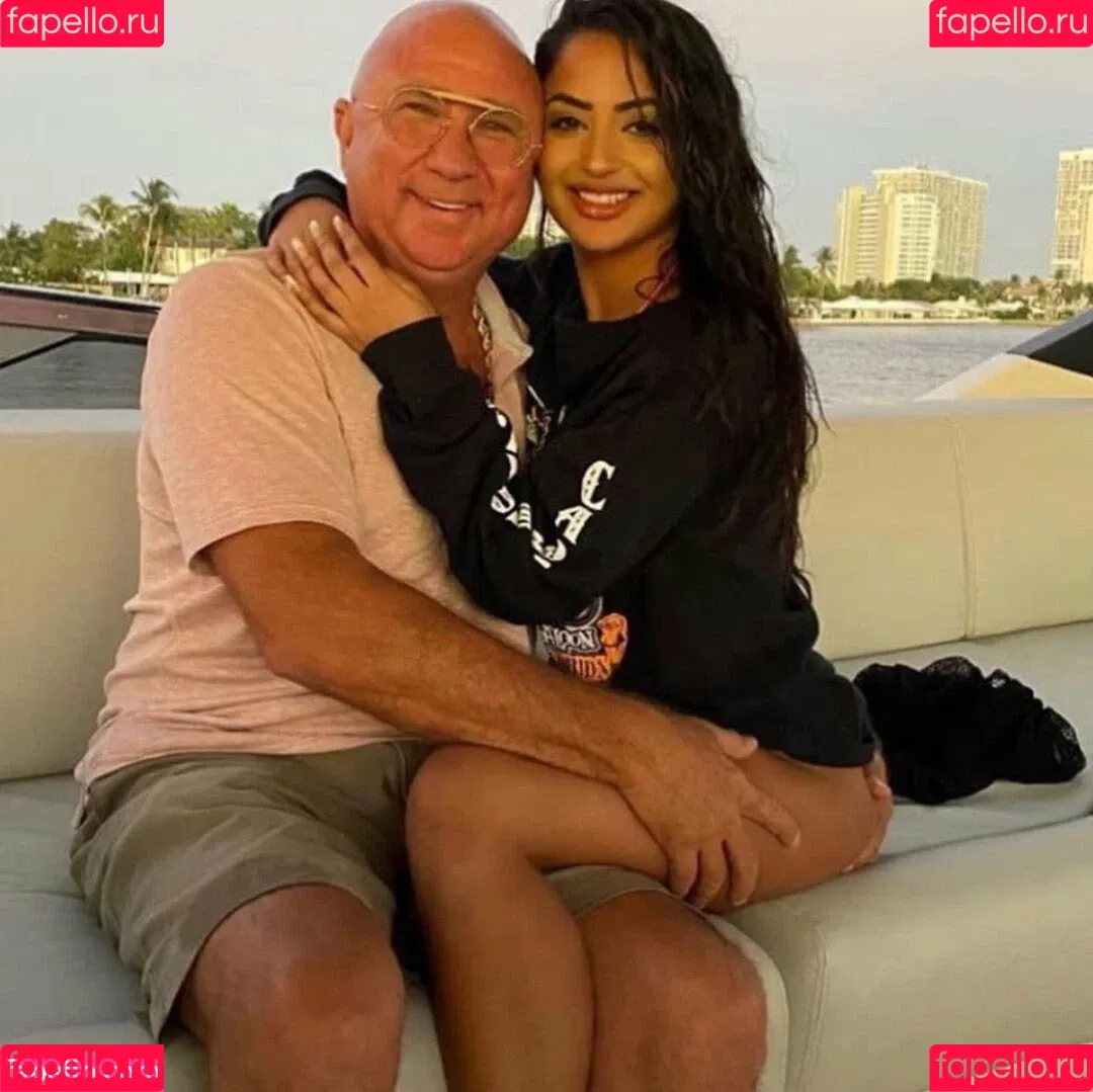 Aneeqa Farid Onlyfans Photo Gallery 