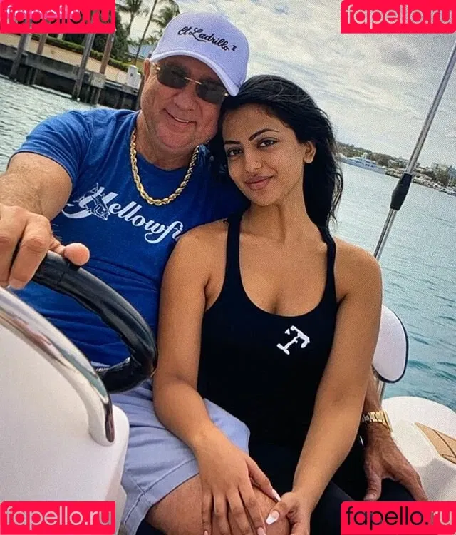 Aneeqa Farid Onlyfans Photo Gallery 