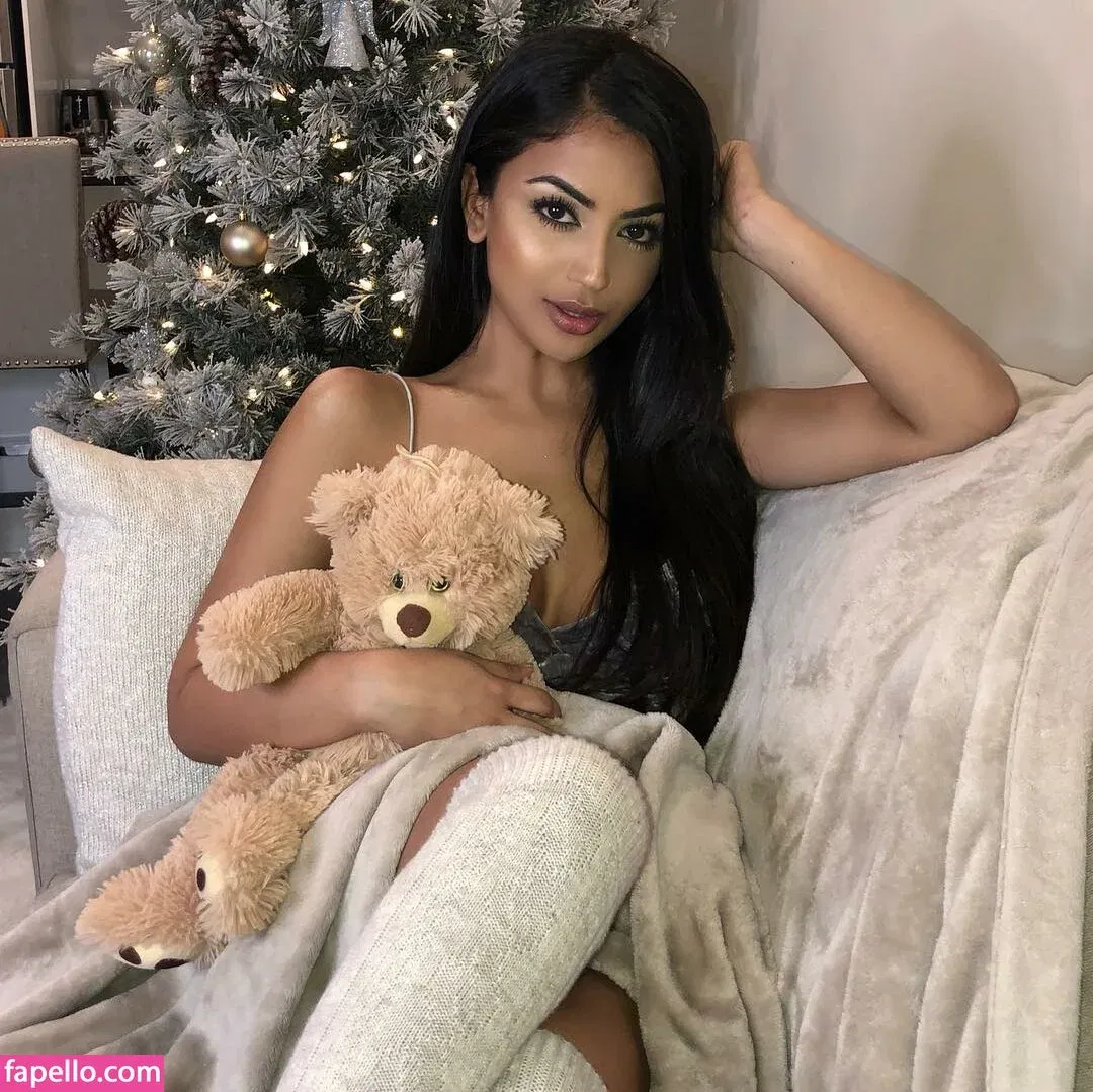 Aneeqa Farid Onlyfans Photo Gallery 