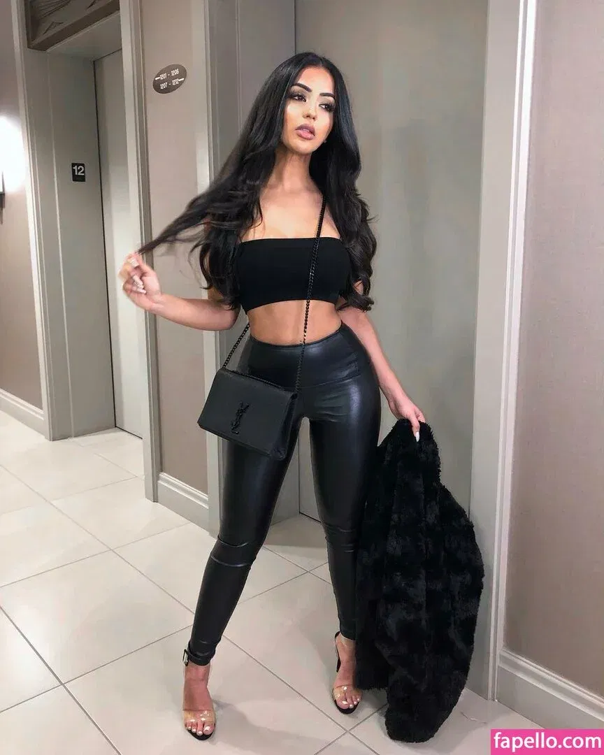 Aneeqa Farid Onlyfans Photo Gallery 