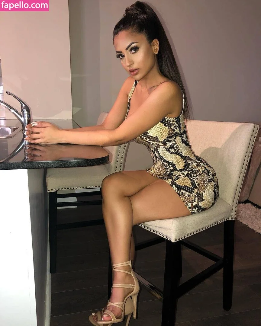 Aneeqa Farid Onlyfans Photo Gallery 