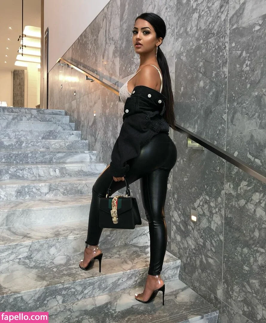 Aneeqa Farid Onlyfans Photo Gallery 