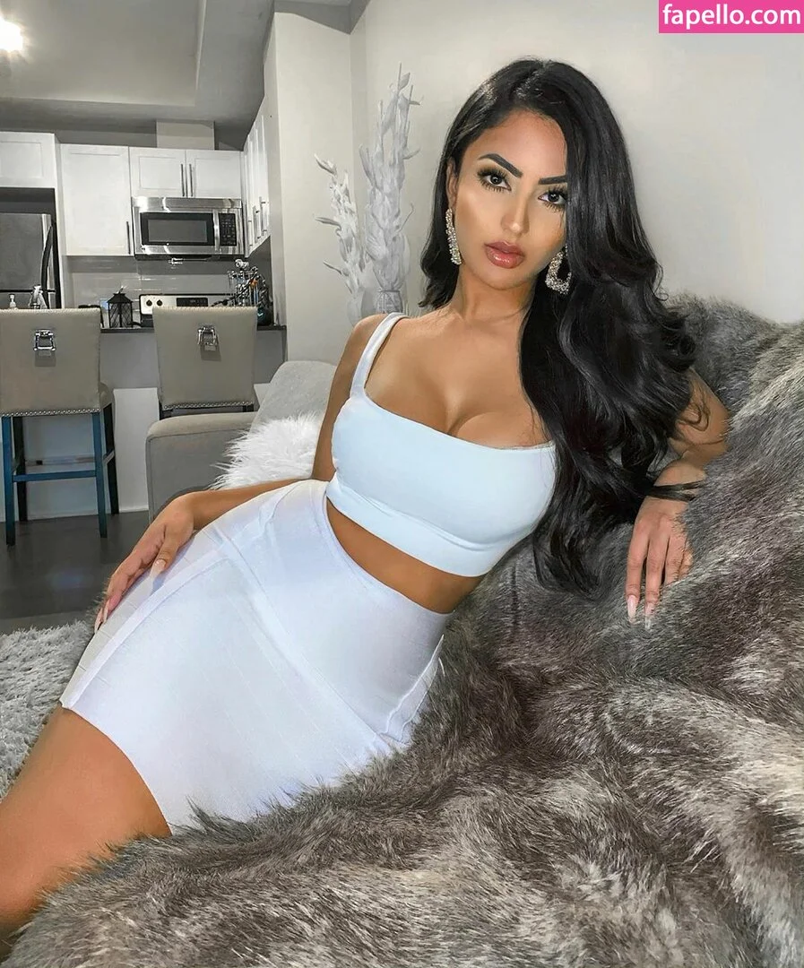 Aneeqa Farid Onlyfans Photo Gallery 