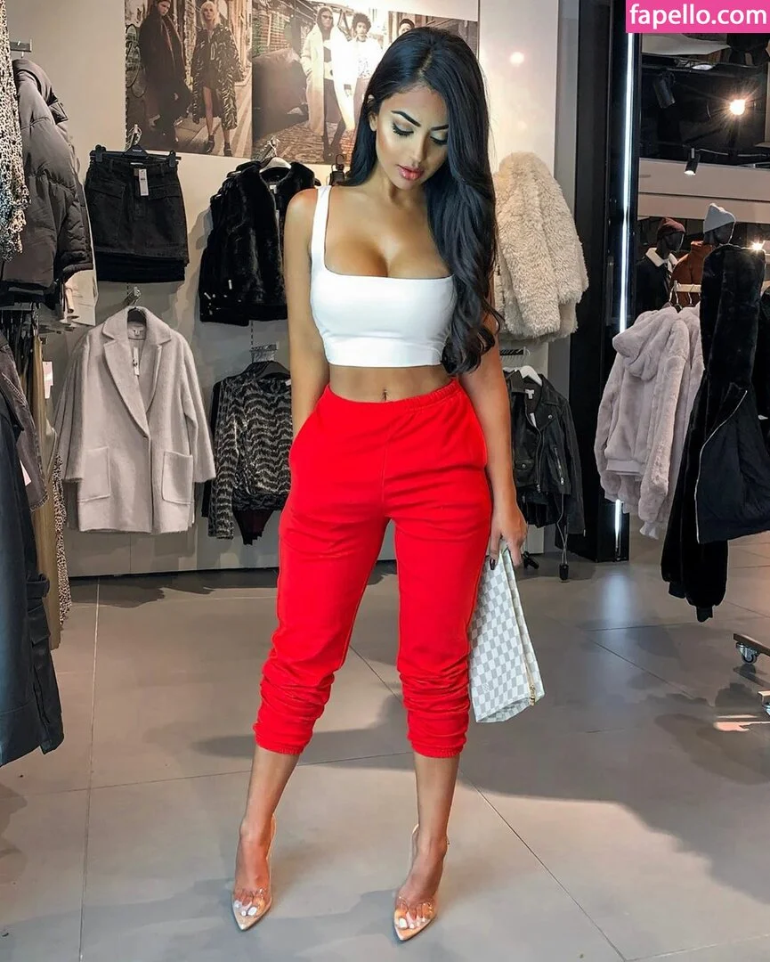 Aneeqa Farid Onlyfans Photo Gallery 