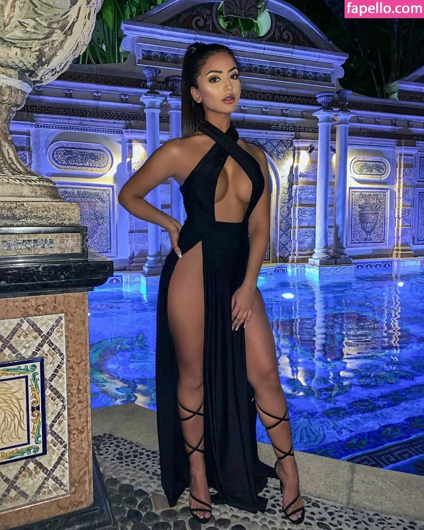 Aneeqa Farid Onlyfans Photo Gallery 