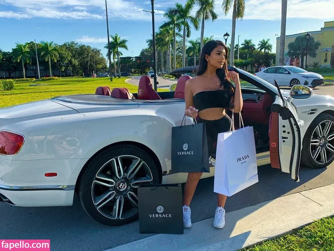 Aneeqa Farid Onlyfans Photo Gallery 