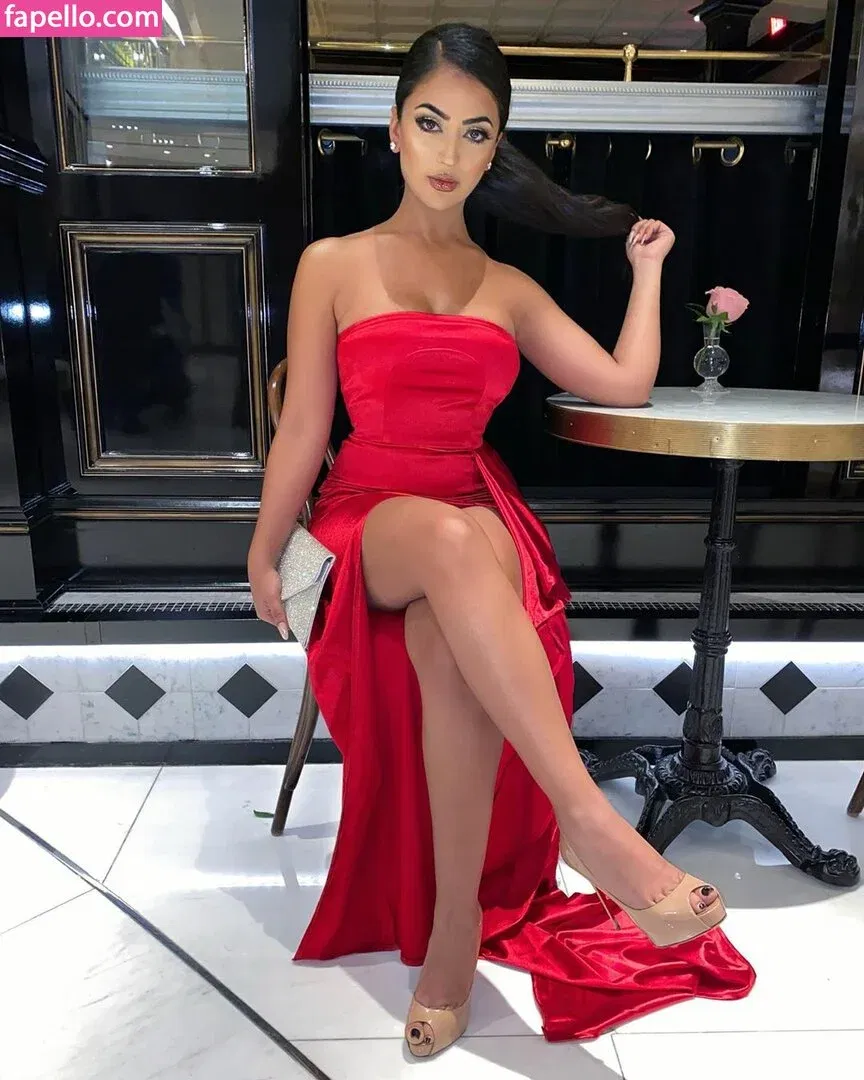 Aneeqa Farid Onlyfans Photo Gallery 