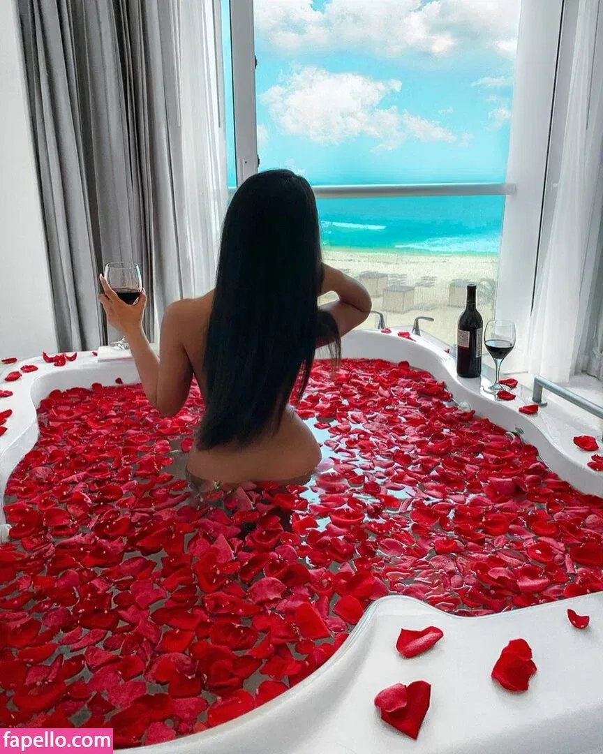 Aneeqa Farid Onlyfans Photo Gallery 