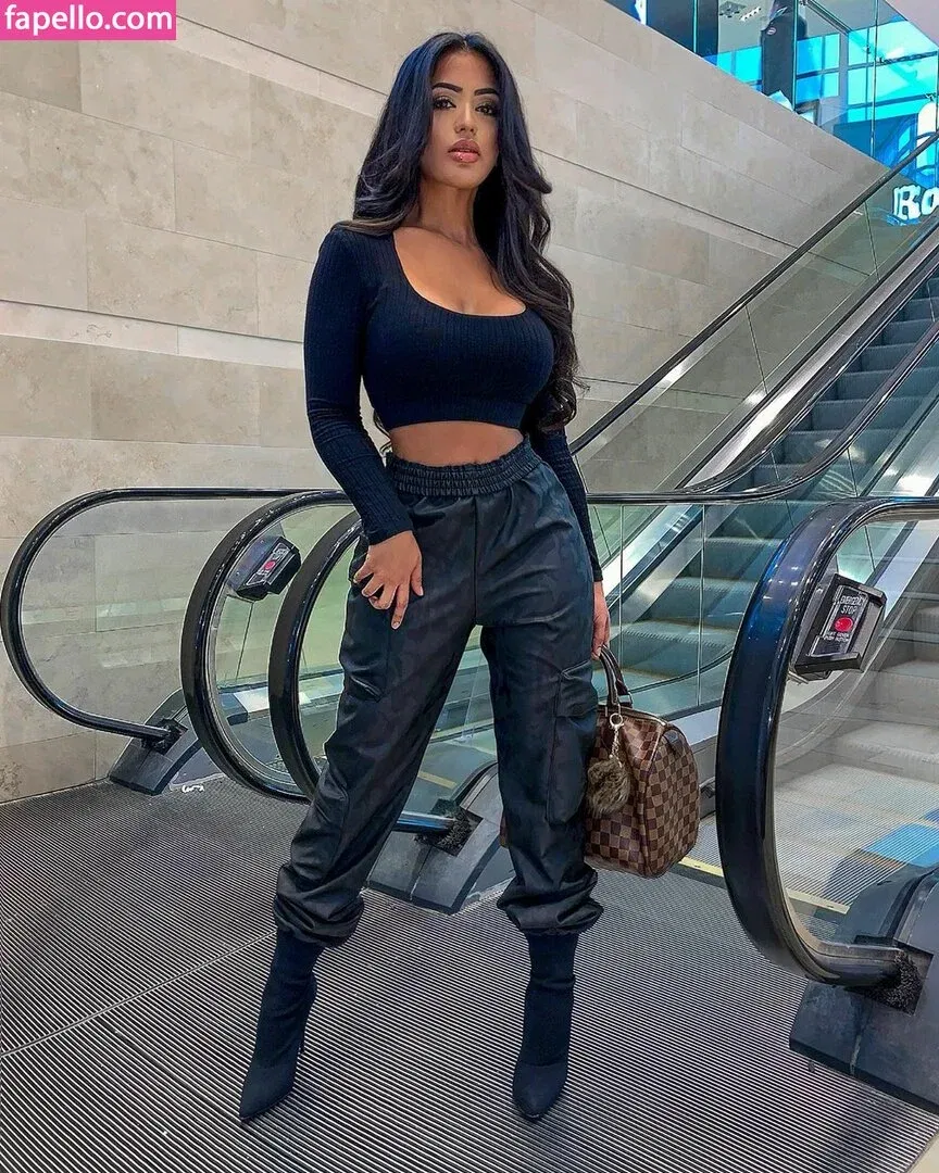 Aneeqa Farid Onlyfans Photo Gallery 