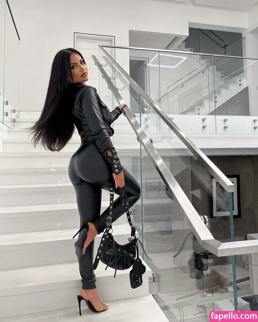 Aneeqa Farid Onlyfans Photo Gallery 