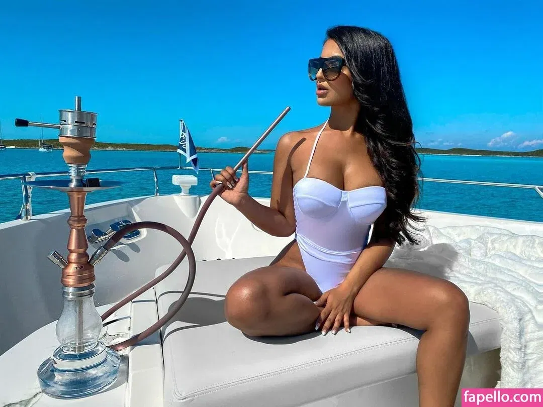 Aneeqa Farid Onlyfans Photo Gallery 