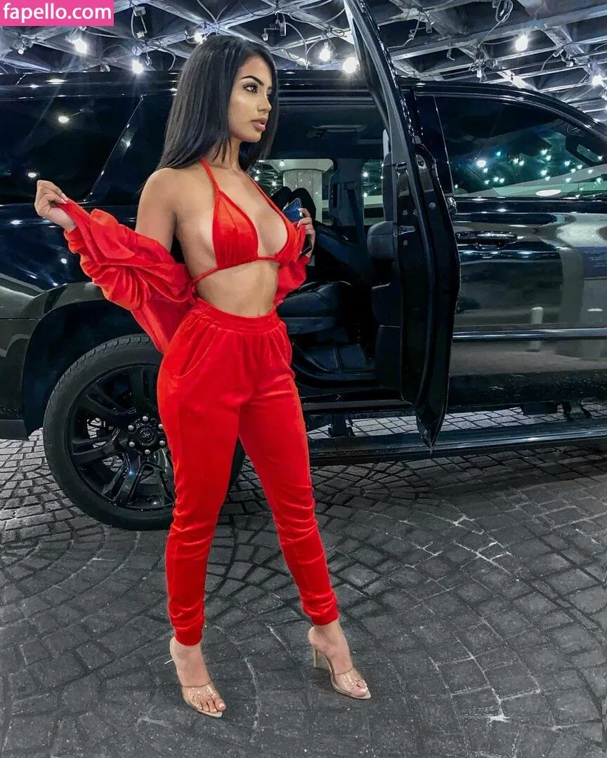 Aneeqa Farid Onlyfans Photo Gallery 