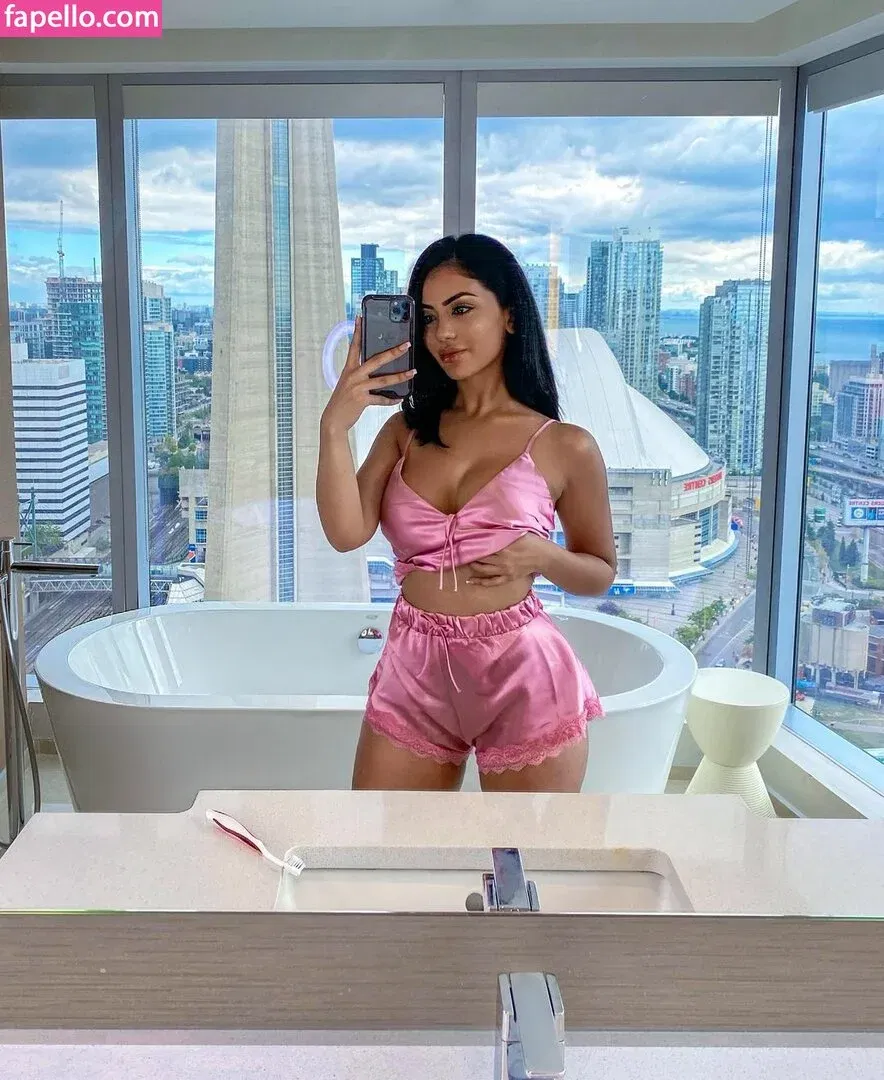 Aneeqa Farid Onlyfans Photo Gallery 