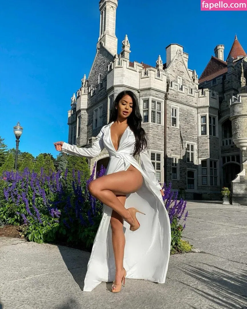 Aneeqa Farid Onlyfans Photo Gallery 