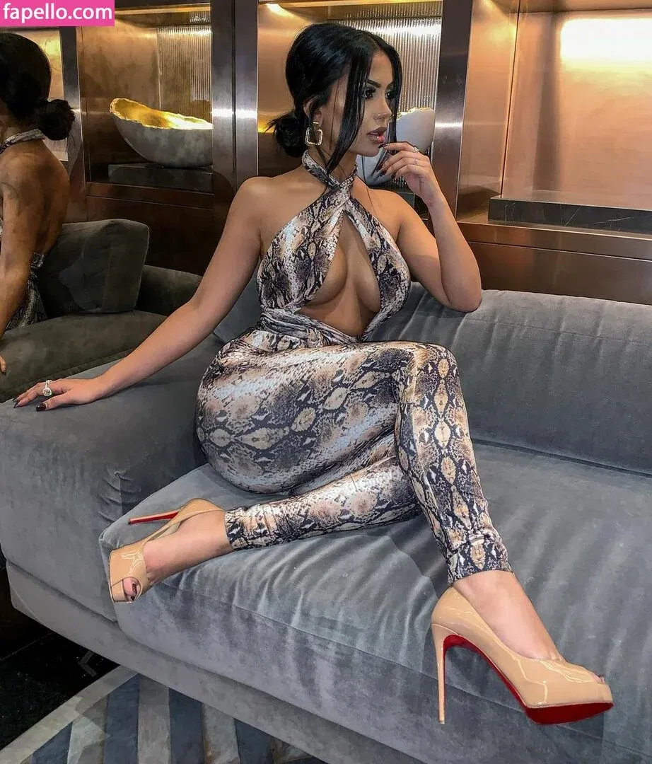 Aneeqa Farid Onlyfans Photo Gallery 