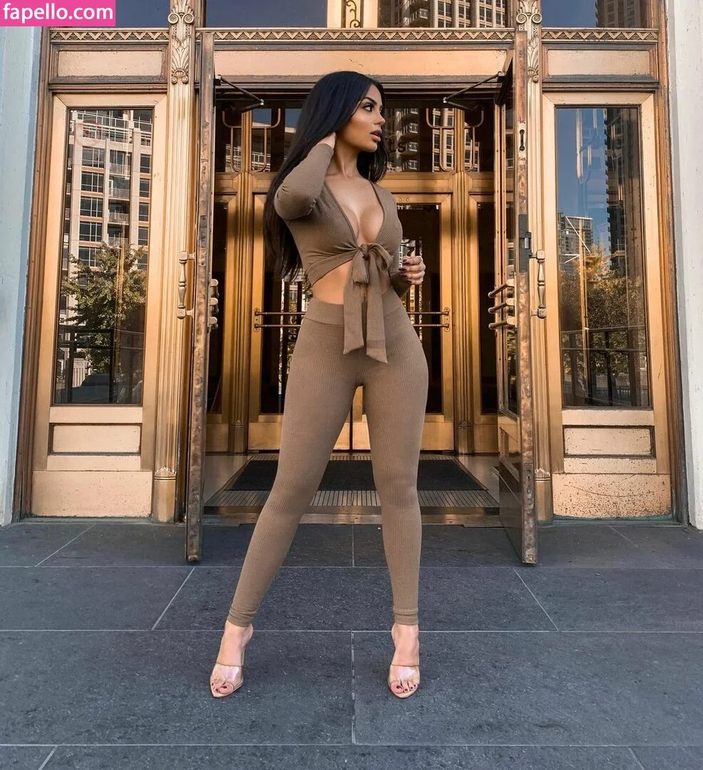 Aneeqa Farid Onlyfans Photo Gallery 